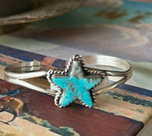 Load image into Gallery viewer, Star cuff