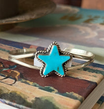 Load image into Gallery viewer, Star cuff