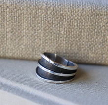 Load image into Gallery viewer, Ribbed Silver Ring