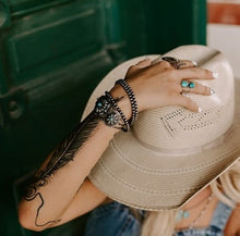 Load image into Gallery viewer, Pretty Repose Bracelet