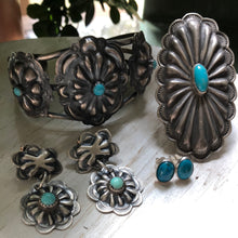 Load image into Gallery viewer, Pretty Repose Bracelet